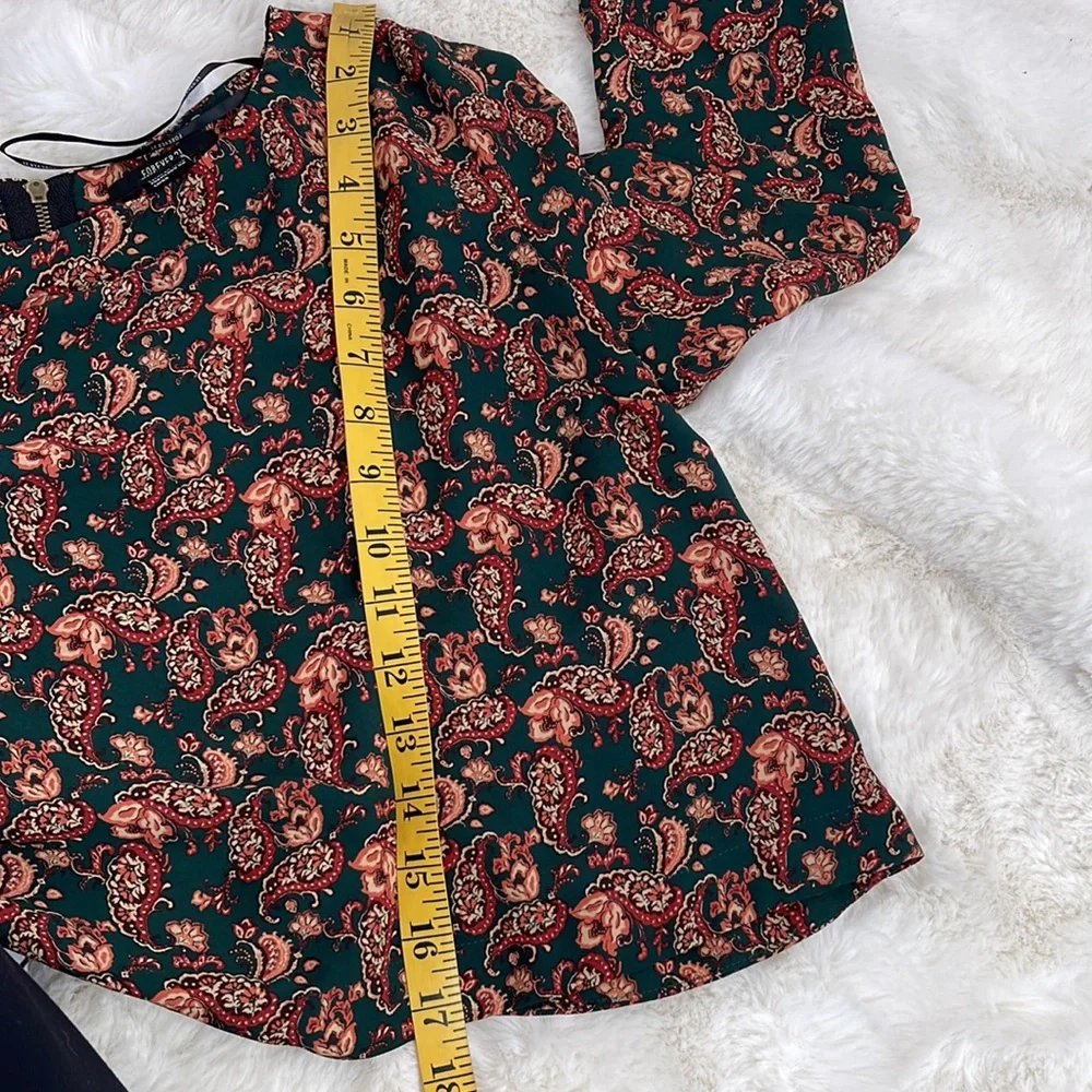 Beautiful cropped floral top peace floral top Forever21 S cropped floral top